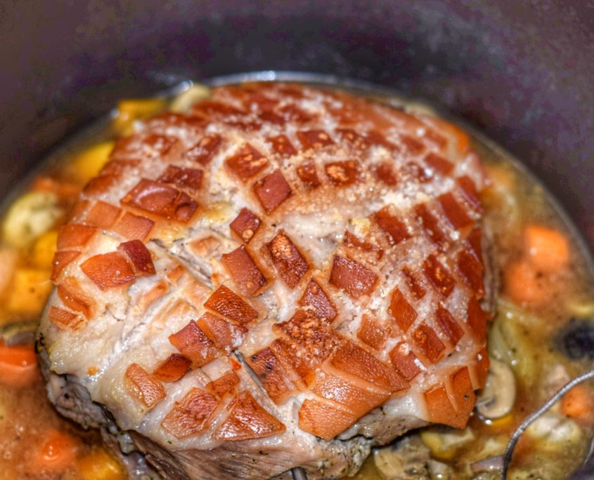 Krustenbraten aus dem Dutch Oven Petromax ft9