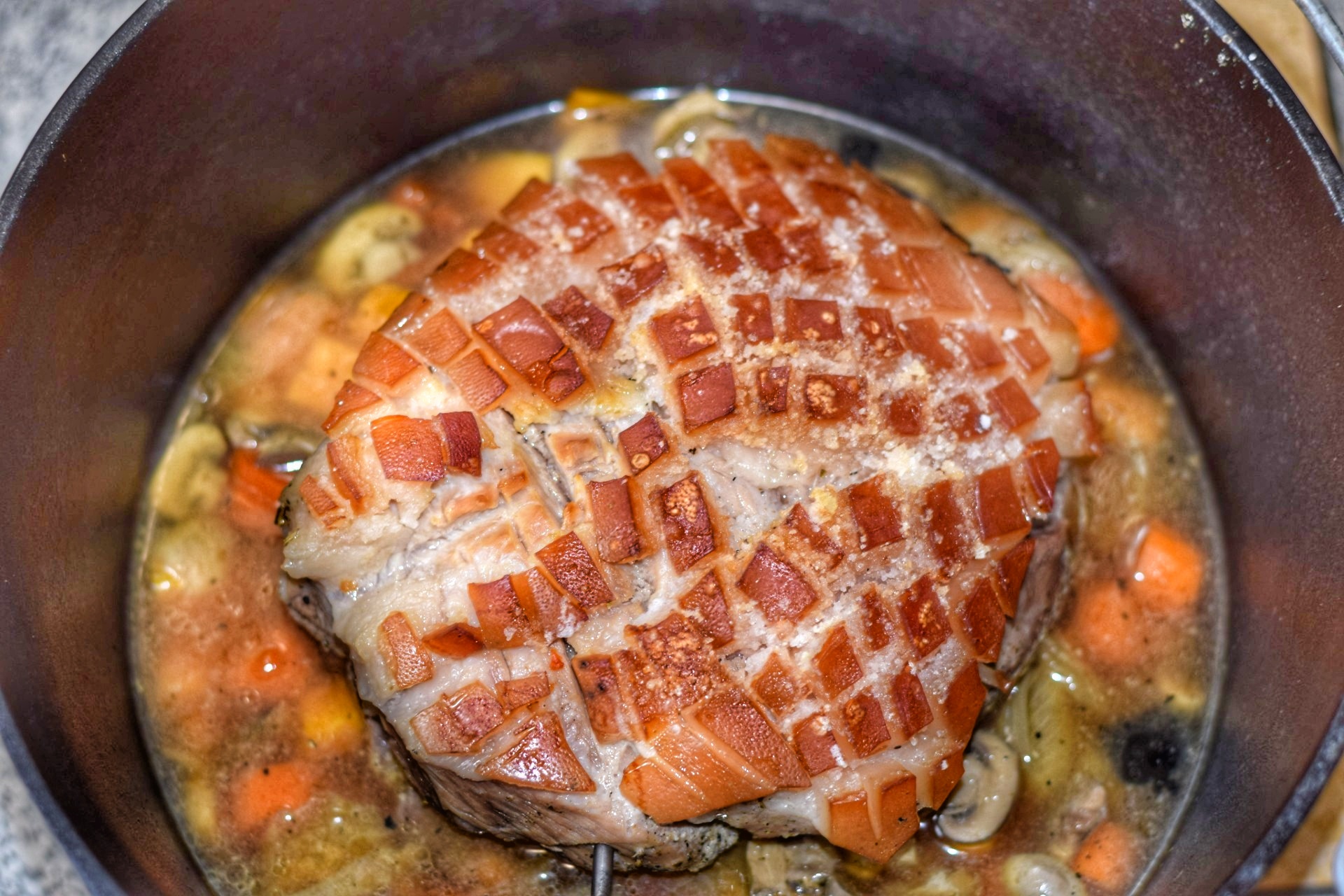 Krustenbraten aus dem Dutch Oven Petromax ft9