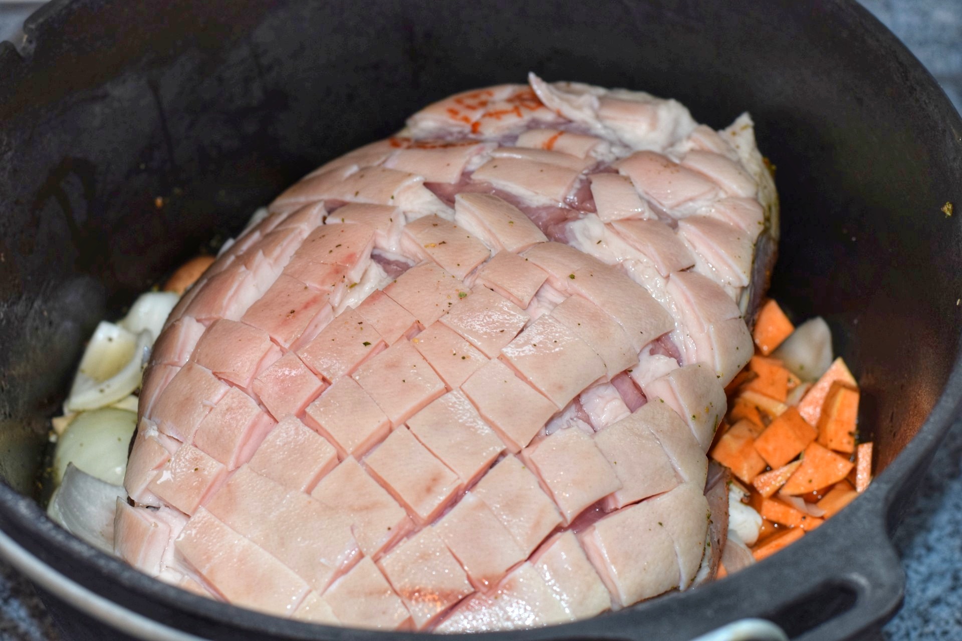 Krustenbraten aus dem Dutch Oven Petromax ft9