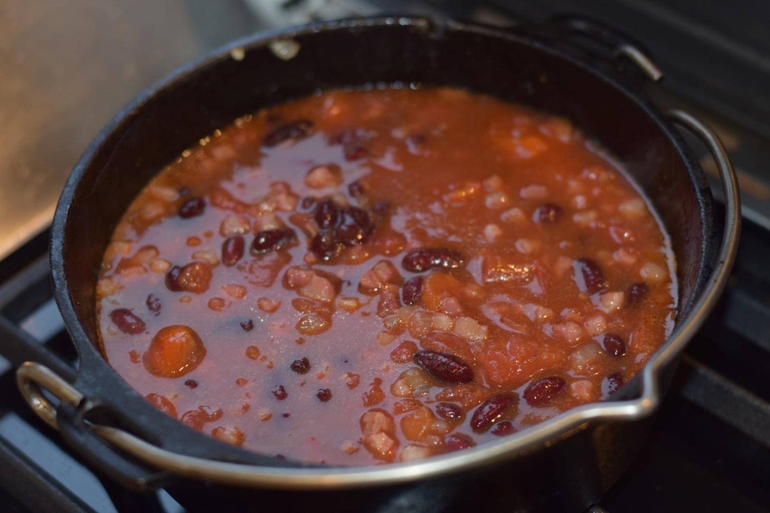Baked Beans aus dem Dutch Oven Mr Pot Food Travel BBQ Ömer