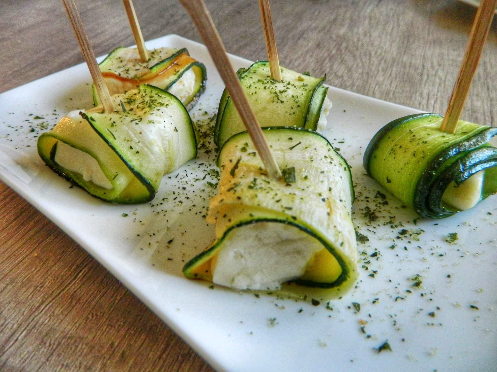 Zucchini Feta Röllchen - perfekte Sommer Grill Beilage - BBQ Ömer