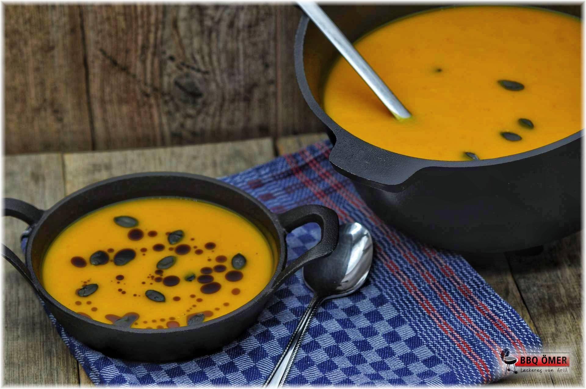Kürbissuppe aus dem Dutch Oven - Der Herbstklassiker im Topf