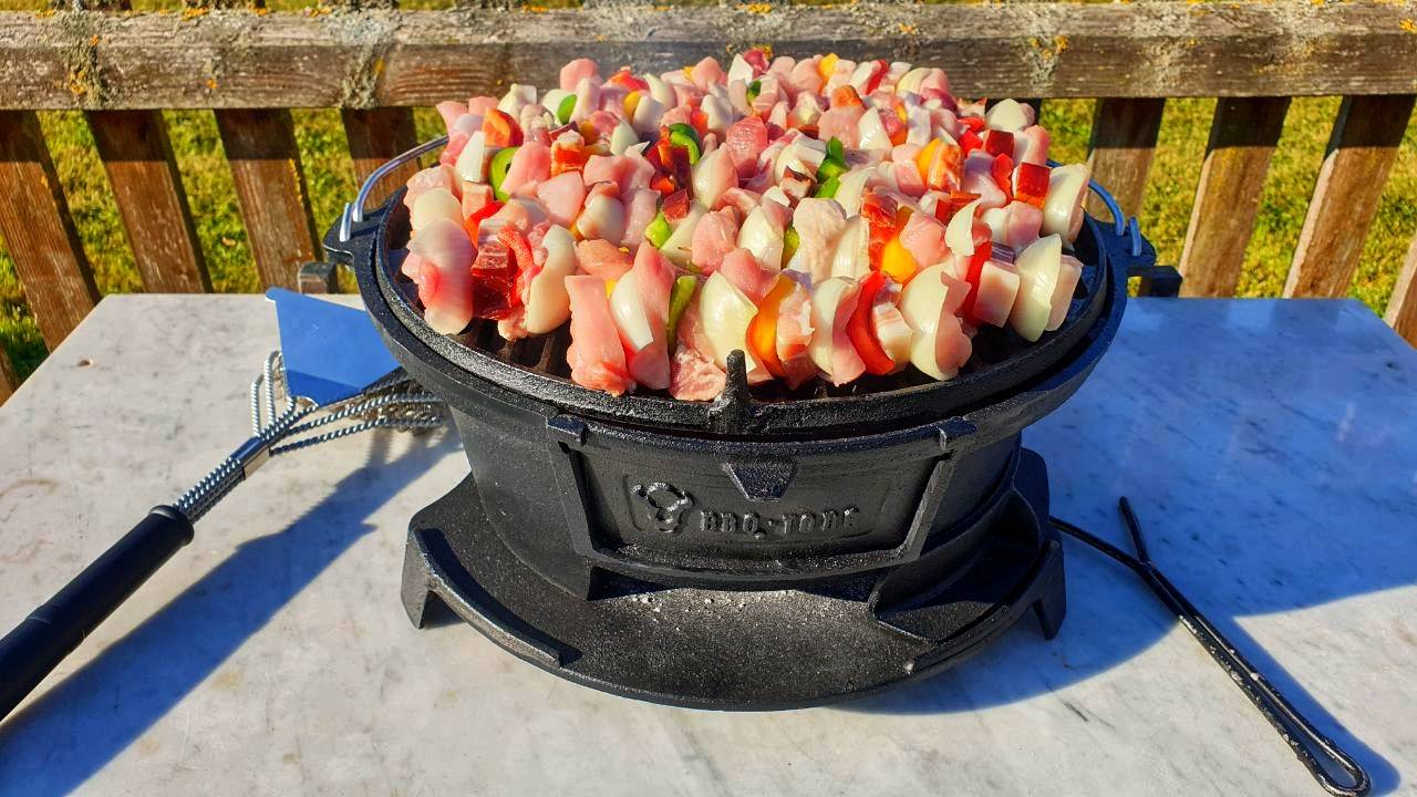 BBQ-Toro Gusseisen Grilltopf mit Grillrost, Hibachi Style Grill Holzkohle