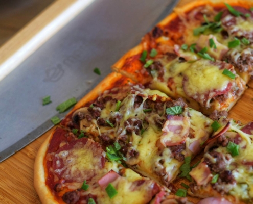 schneller Pizzateig - Pizza vom Grill