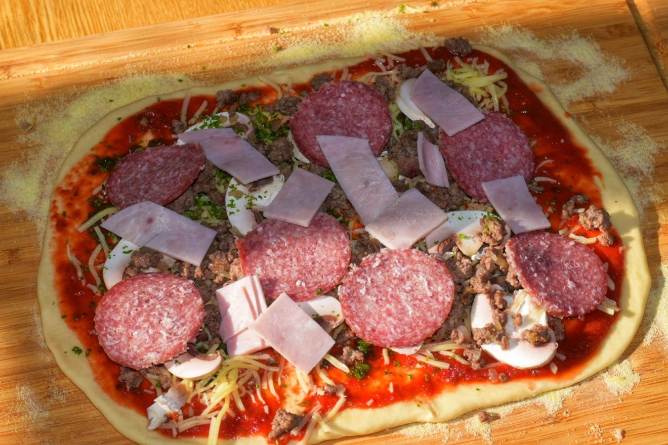 leckerer und schneller Pizzateig - Pizza vom Grill - BBQ Ömer leckerer und schneller Pizzateig - Pizza vom Grill - BBQ Ömer
