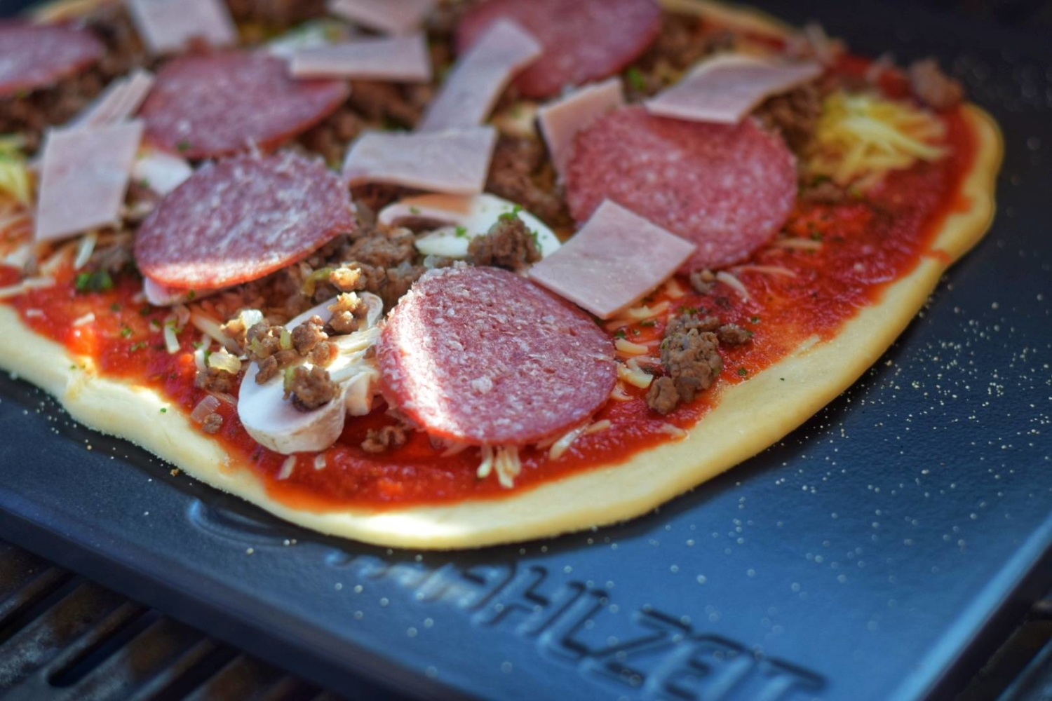 leckerer und schneller Pizzateig - Pizza vom Grill - BBQ Ömer leckerer und schneller Pizzateig - Pizza vom Grill - BBQ Ömer