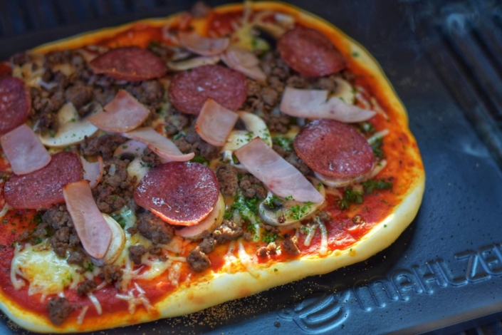 leckerer und schneller Pizzateig - Pizza vom Grill - BBQ Ömer leckerer und schneller Pizzateig - Pizza vom Grill - BBQ Ömer
